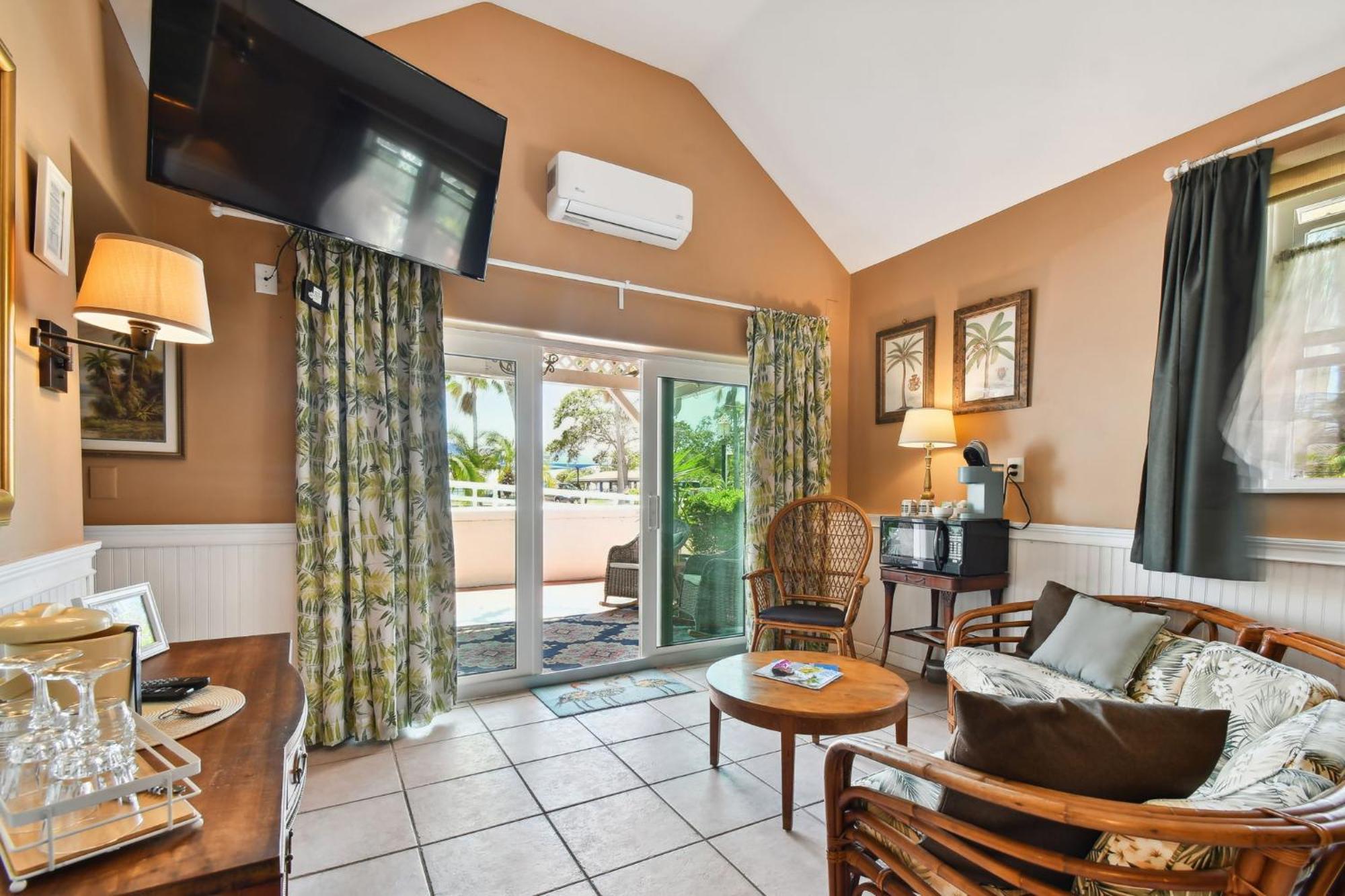 Sea Breeze Manor Inn St. Petersburg Kültér fotó